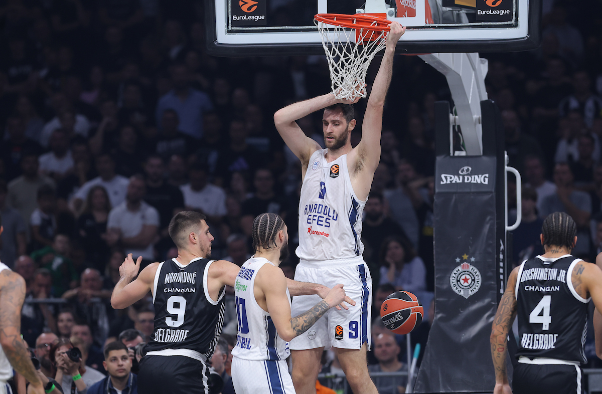Potvrđeno - Efes oslabljen na početku sezone, dvojica važnih igrača van tima!