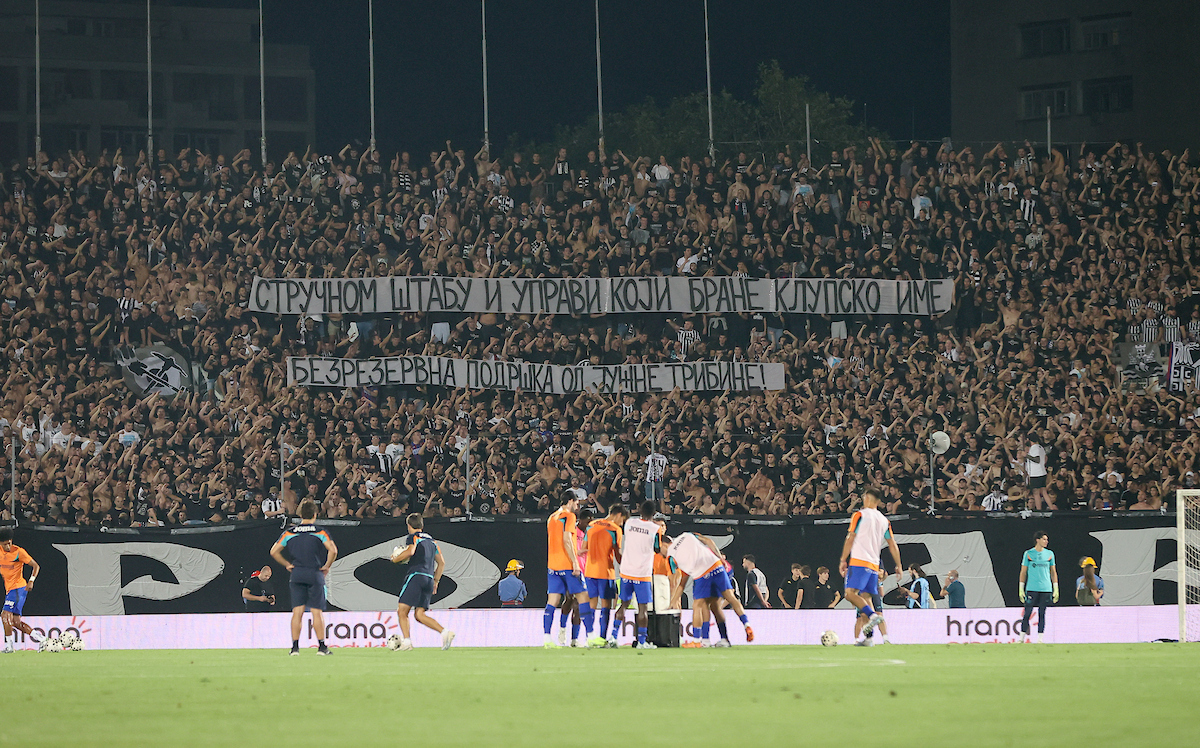 (VIDEO) POLUVREME - Navijači su rekli svoje, Partizan mora ovako i u nastavku!