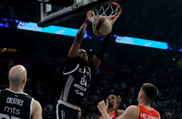 POLUVREME - Partizan daleko ispred!