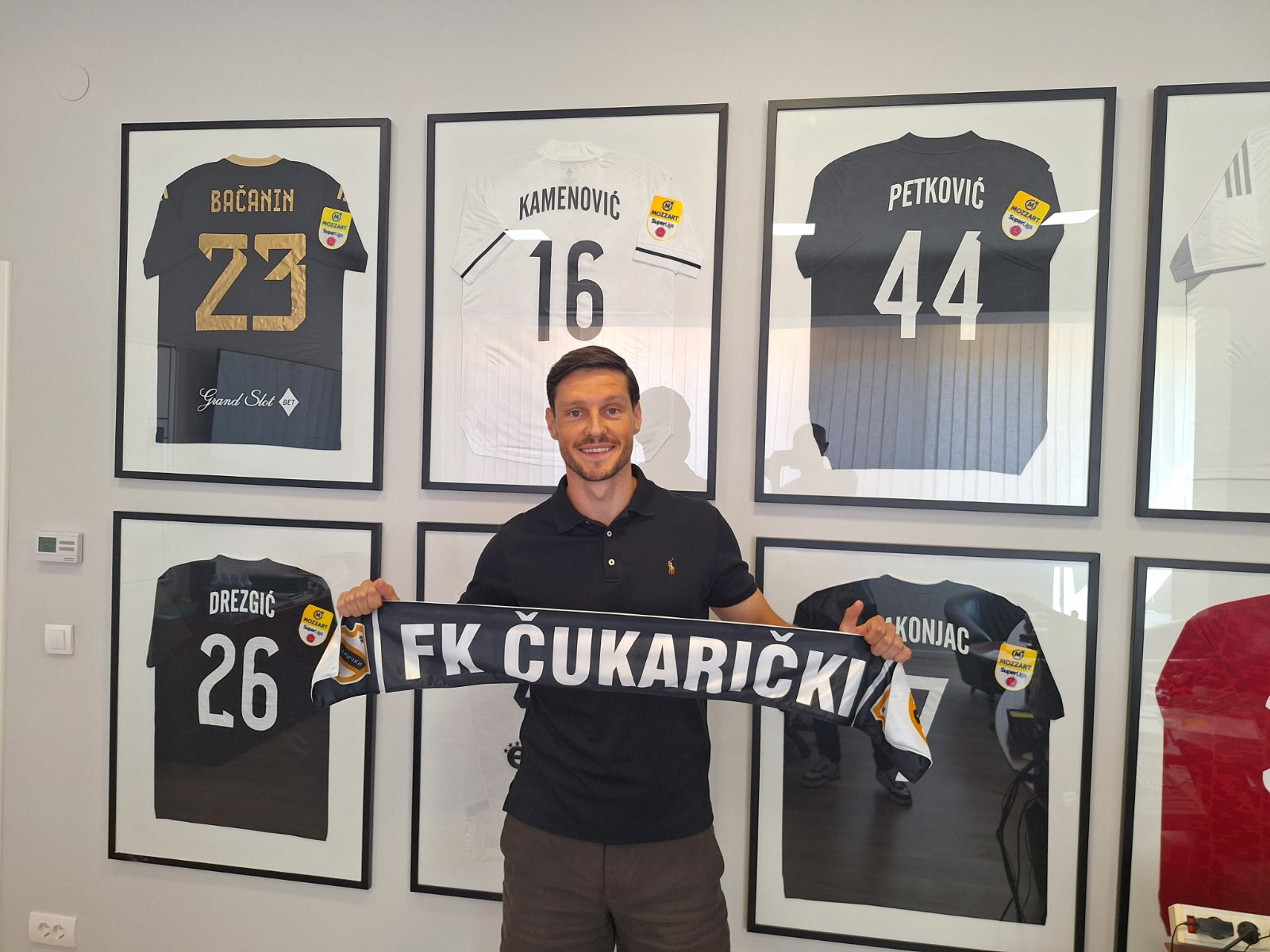 Iz Novog Sada na Banovo brdo, Nikolić za jači Čukarički