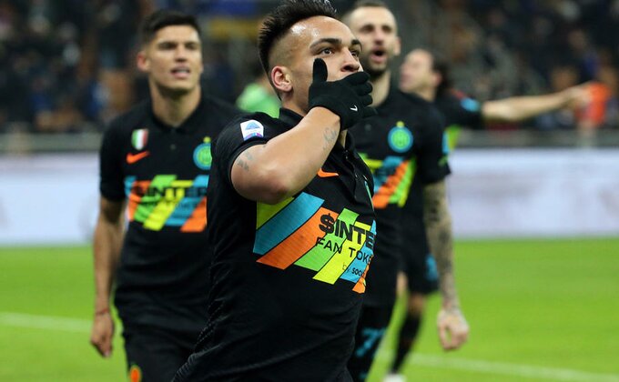 Napoli poražen na"Meaci", pobeda Intera koja prija i Milanu